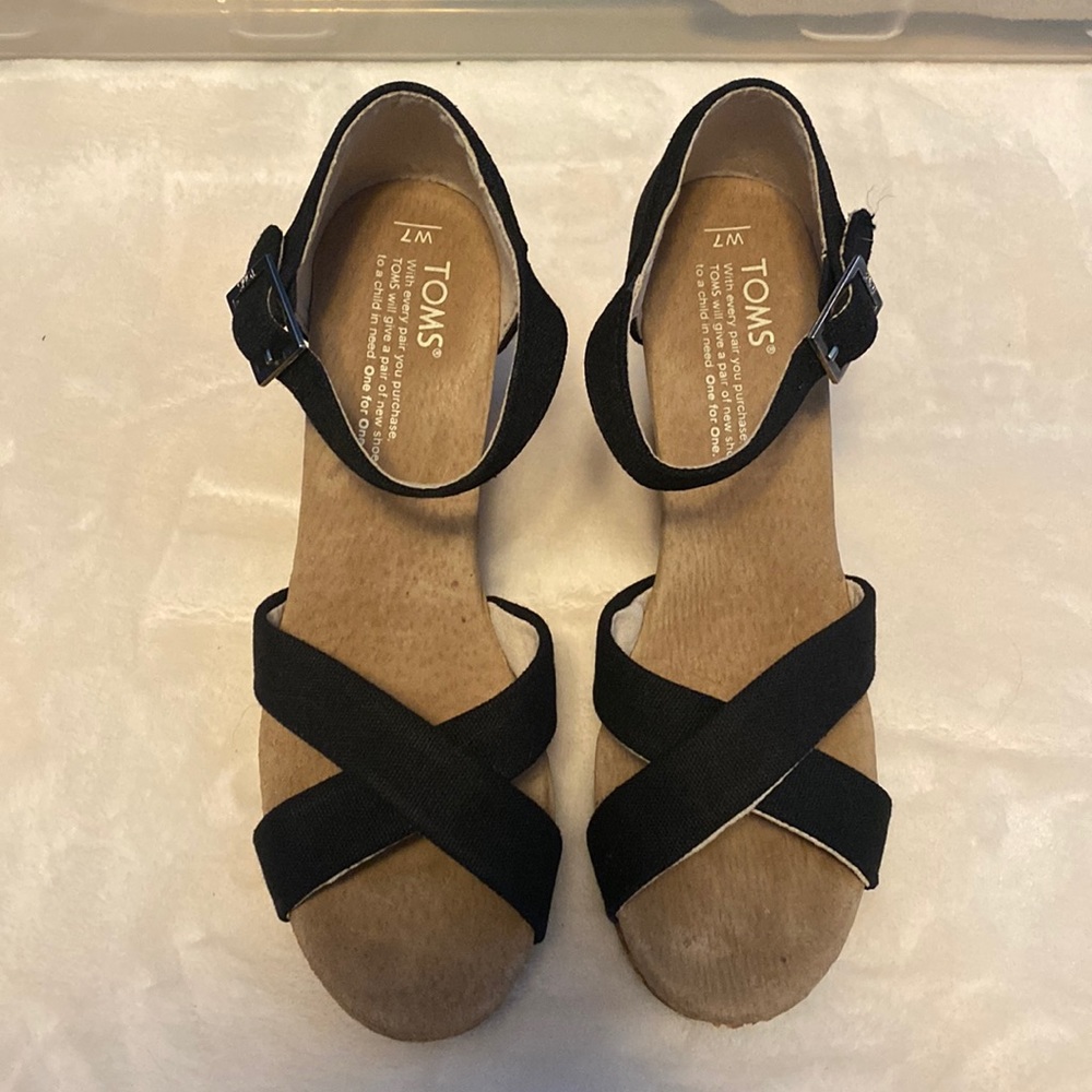 TOMS Strappy wedge